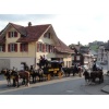 Postkutsche im Dorf Ennetbühl